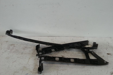 VW Passat 3C Bj.07 Halterset Sto&szlig;f&auml;nger hinten Plastik 3C5807863 3C5807393D